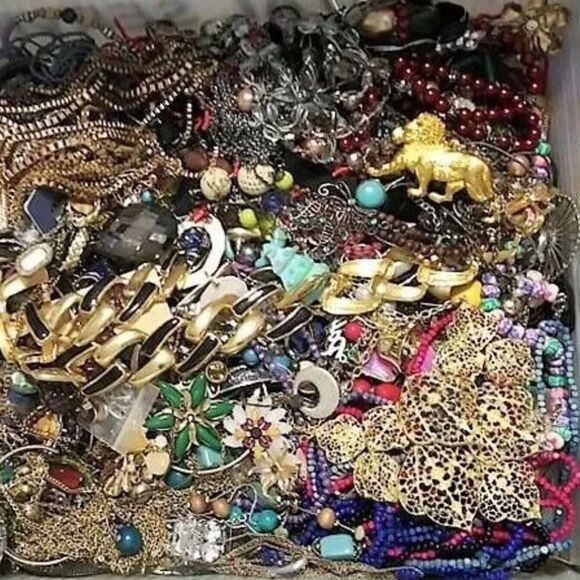 1.5 LB Vtg Mod HIGH END/ SIGNED jewelry lot~gold silver Rhinestones pearls beads - Picture 3 of 11
